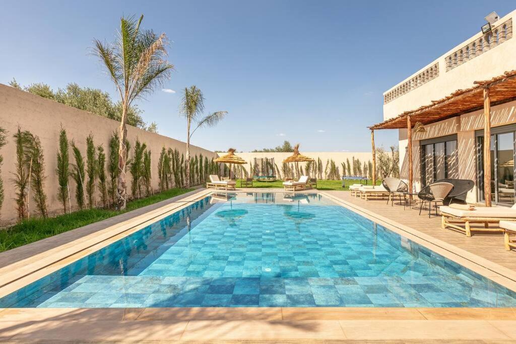 Leila,piscine , Grand Jardin, Jeux , Cuisiniere * Marrakesch