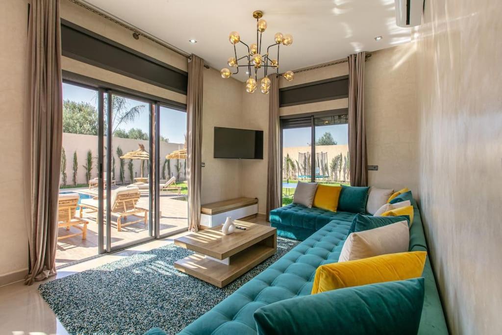 Leila,piscine , Grand Jardin, Jeux , Cuisiniere Marrakesch