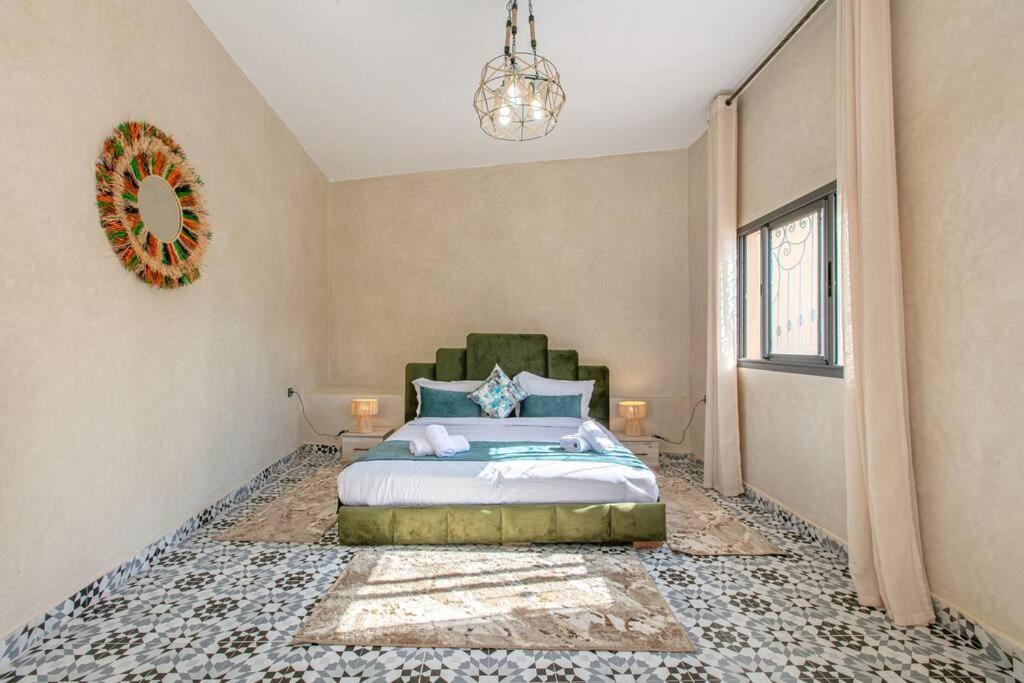 Leila,piscine , Grand Jardin, Jeux , Cuisiniere Marrakesch