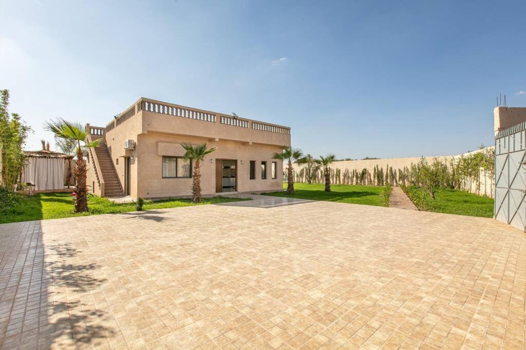 Leila,piscine , Grand Jardin, Jeux , Cuisiniere Marrakesch